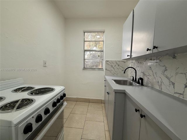 1560 SW 5th St 11, Miami, FL 33135