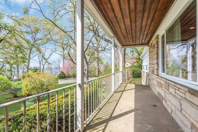 11 Soundview Road, Glen Cove, NY 11542