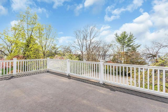 11 Soundview Road, Glen Cove, NY 11542