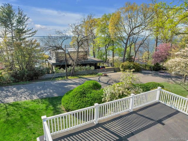 11 Soundview Road, Glen Cove, NY 11542
