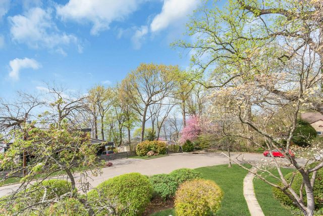 11 Soundview Road, Glen Cove, NY 11542