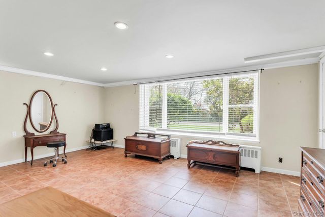 11 Soundview Road, Glen Cove, NY 11542