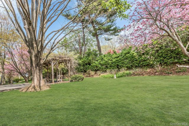 11 Soundview Road, Glen Cove, NY 11542