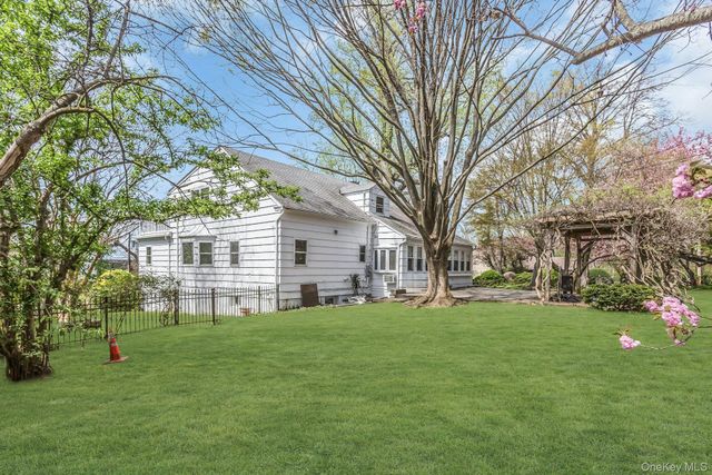 11 Soundview Road, Glen Cove, NY 11542