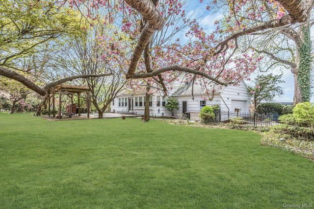 11 Soundview Road, Glen Cove, NY 11542