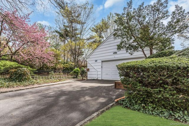 11 Soundview Road, Glen Cove, NY 11542