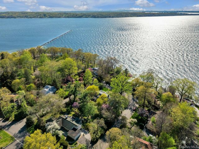 11 Soundview Road, Glen Cove, NY 11542