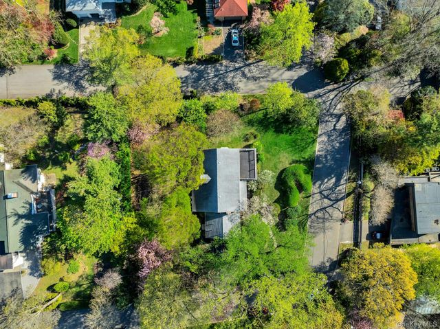 11 Soundview Road, Glen Cove, NY 11542