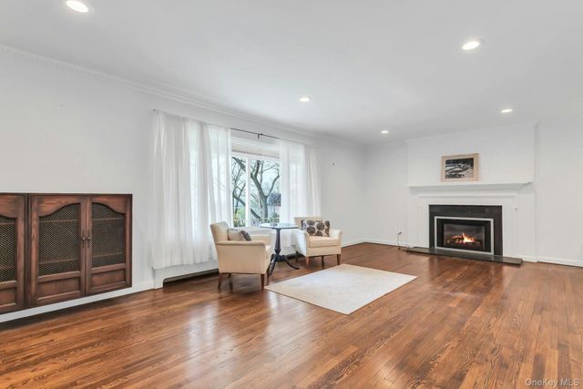 11 Soundview Road, Glen Cove, NY 11542