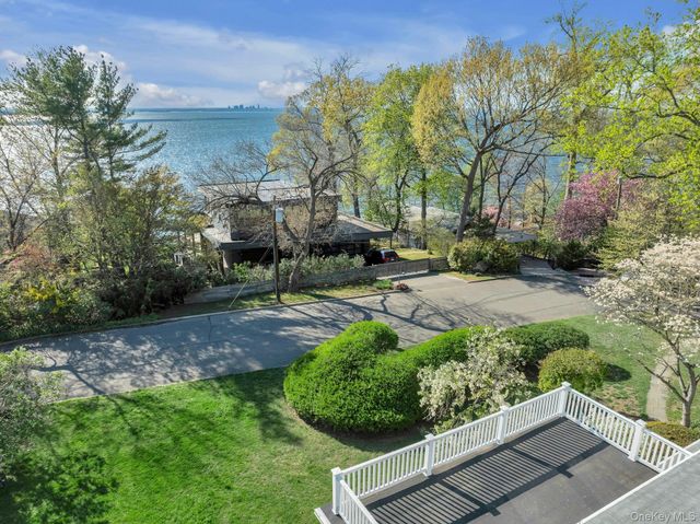 11 Soundview Road, Glen Cove, NY 11542