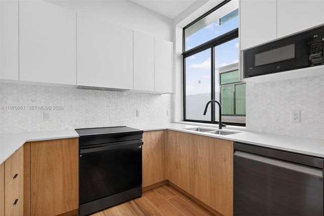 529 NE 61st St, Miami, FL 33137