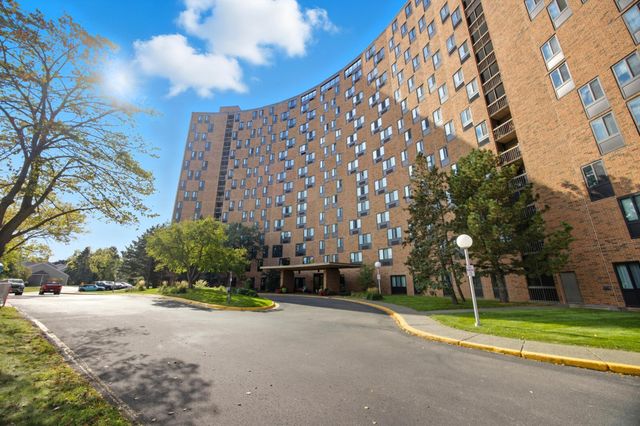 1181 Edgcumbe Road 914, Saint Paul, MN 55109