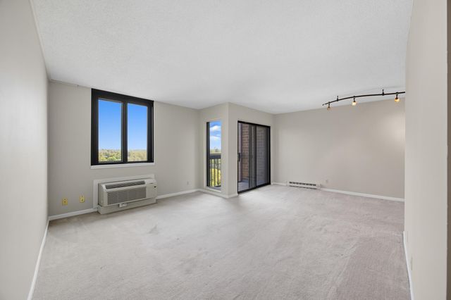 1181 Edgcumbe Road 914, Saint Paul, MN 55109