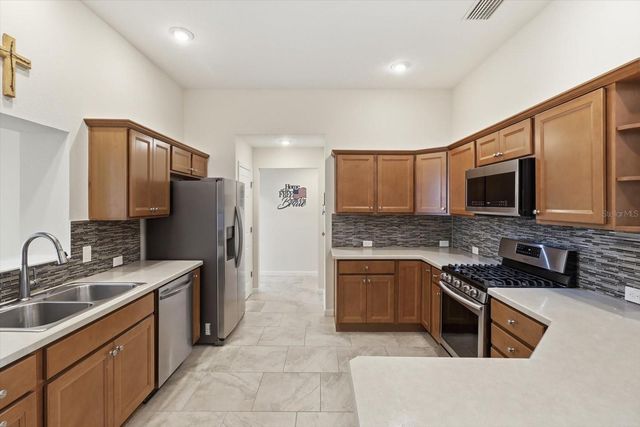 6088 KECKONEN DRIVE, The Villages, FL 32163