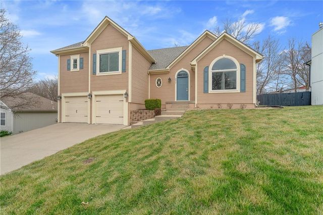 5217 S Powell Avenue, Blue Springs, MO 64015