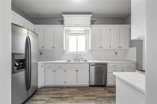 5217 S Powell Avenue, Blue Springs, MO 64015