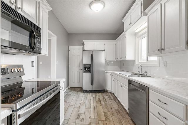 5217 S Powell Avenue, Blue Springs, MO 64015