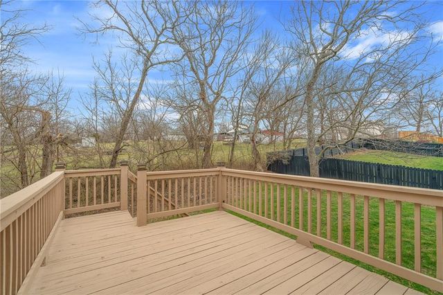 5217 S Powell Avenue, Blue Springs, MO 64015