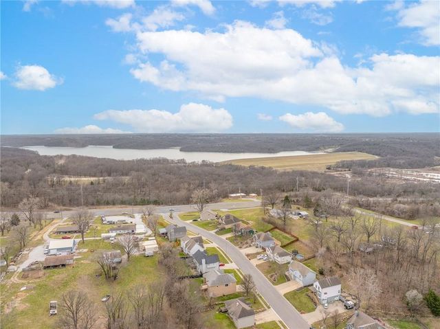 5217 S Powell Avenue, Blue Springs, MO 64015