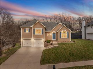 5217 S Powell Avenue, Blue Springs, MO 64015