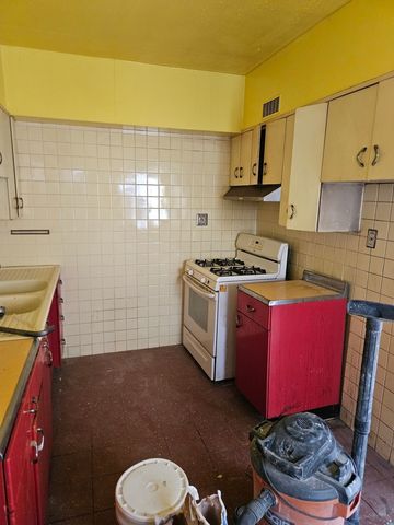 7859B S SOUTH SHORE Drive 3E, Chicago, IL 60649