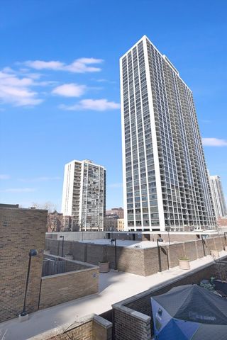 1555 N Sandburg Terrace 201, Chicago, IL 60610