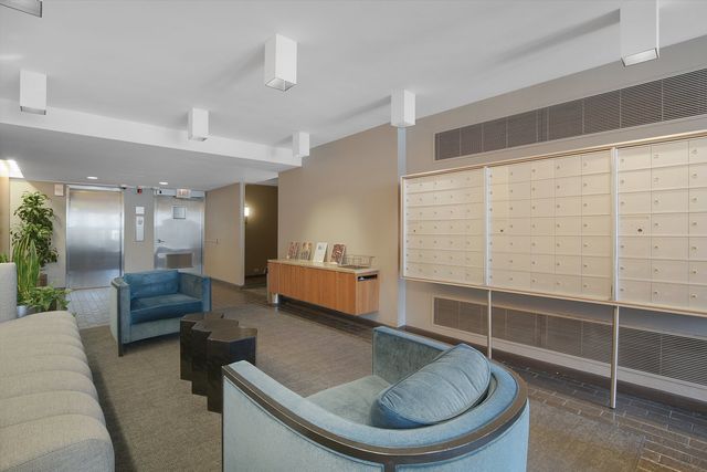 1555 N Sandburg Terrace 201, Chicago, IL 60610