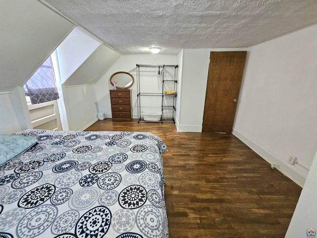 2029 SE 10th Ave, Topeka, KS 66607