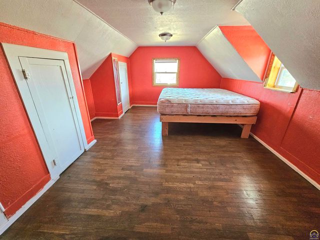 2029 SE 10th Ave, Topeka, KS 66607