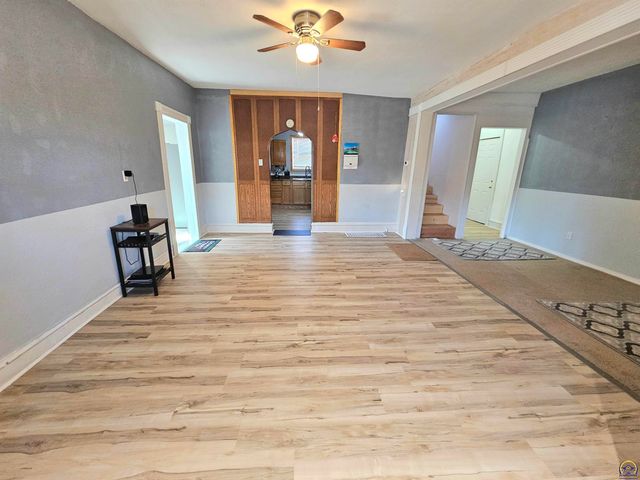 2029 SE 10th Ave, Topeka, KS 66607