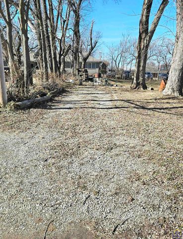 2029 SE 10th Ave, Topeka, KS 66607