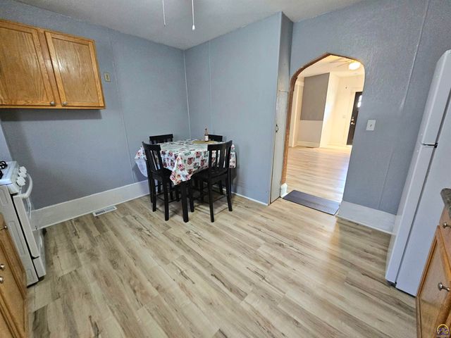 2029 SE 10th Ave, Topeka, KS 66607