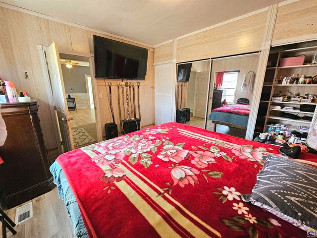 2029 SE 10th Ave, Topeka, KS 66607