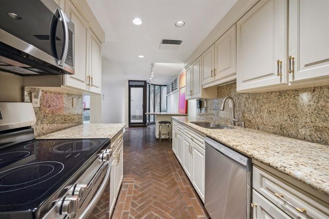 5001 Woodway 103, Houston, TX 77056