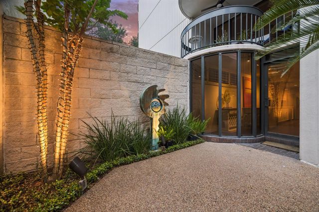 5001 Woodway 103, Houston, TX 77056