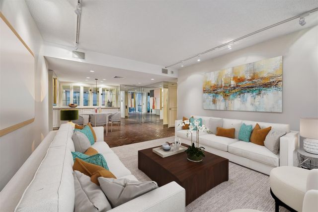 5001 Woodway 103, Houston, TX 77056