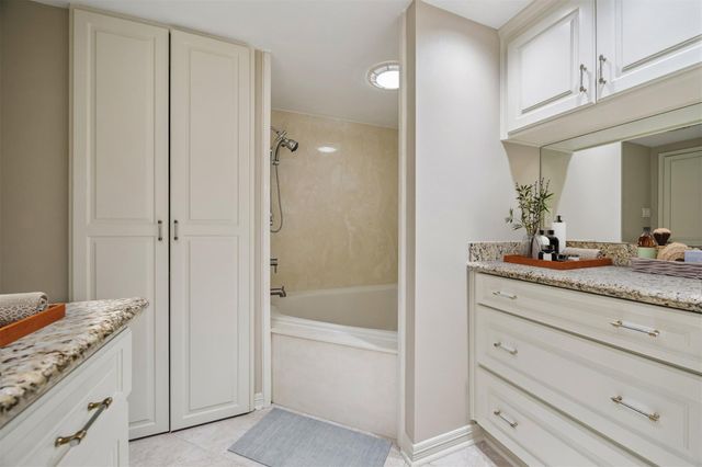 5001 Woodway 103, Houston, TX 77056
