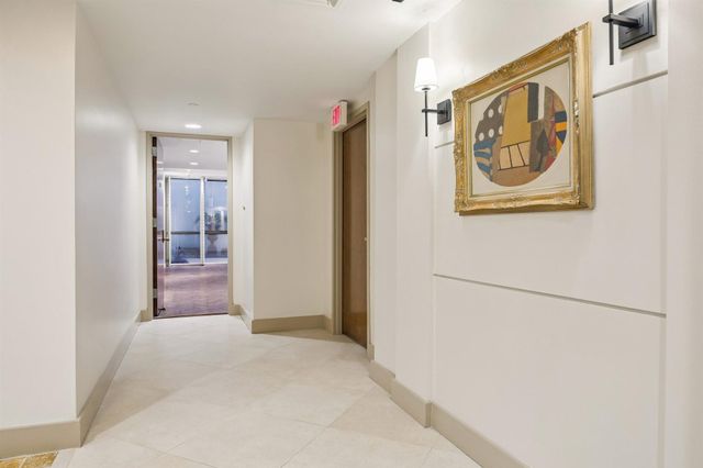 5001 Woodway 103, Houston, TX 77056