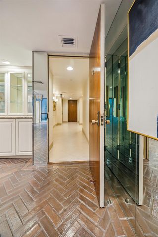 5001 Woodway 103, Houston, TX 77056