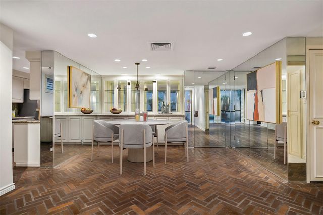 5001 Woodway 103, Houston, TX 77056