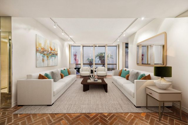 5001 Woodway 103, Houston, TX 77056