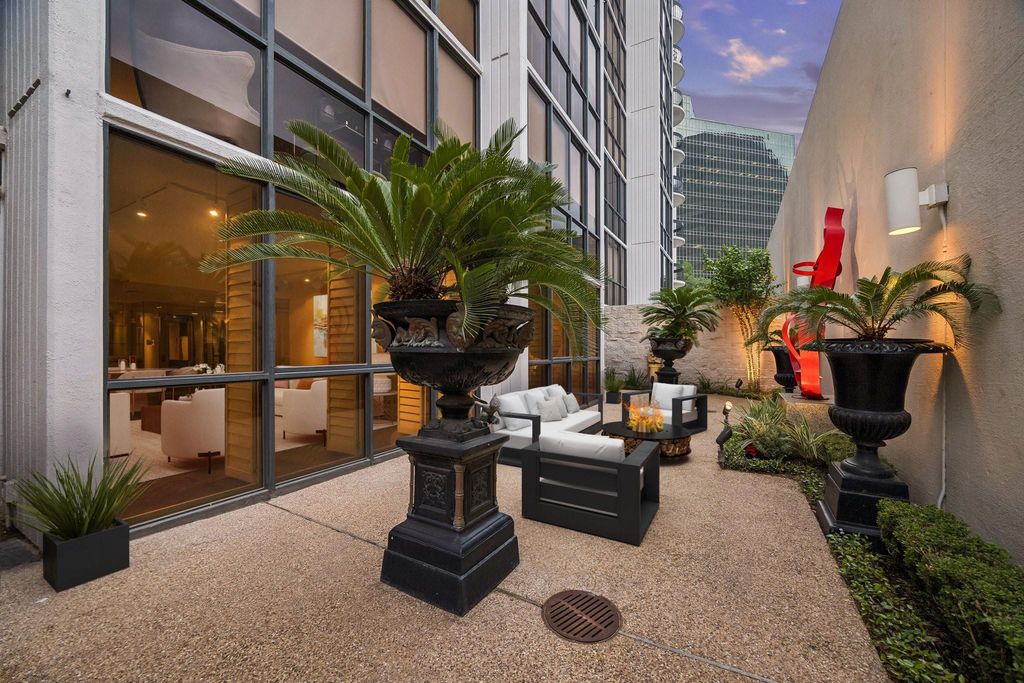 5001 Woodway 103, Houston, TX 77056