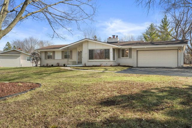 11377 Bridget LANE, Hales Corners, WI 53130