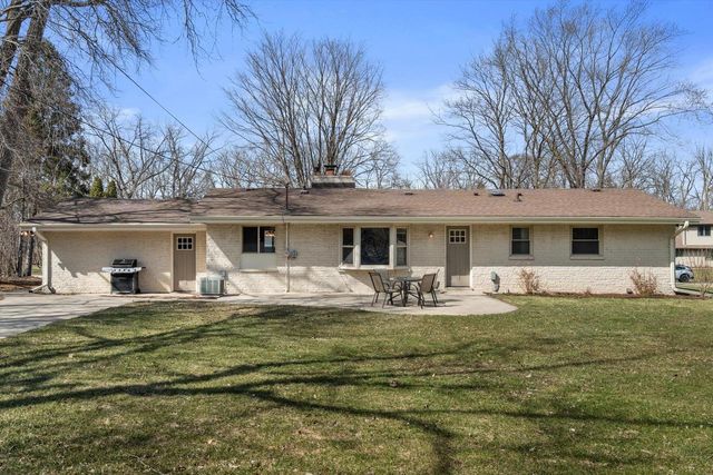 11377 Bridget LANE, Hales Corners, WI 53130