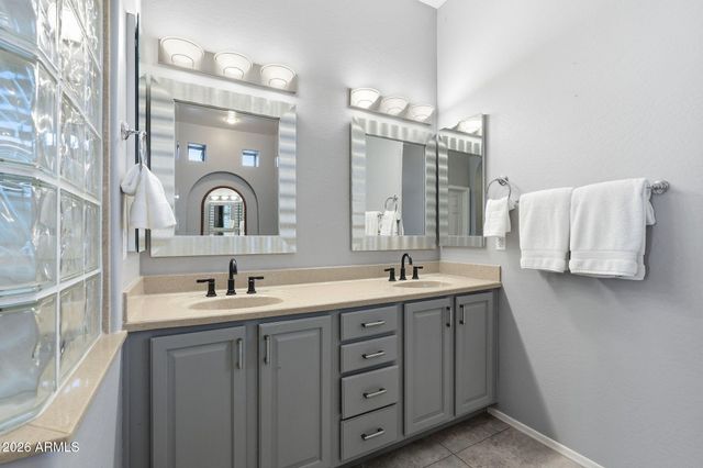 2402 E EVERGLADE Court, Chandler, AZ 85249