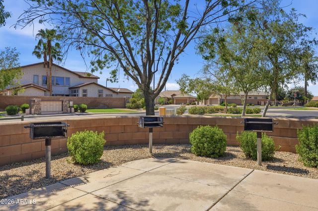 2402 E EVERGLADE Court, Chandler, AZ 85249