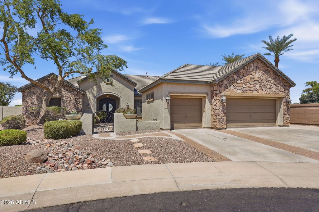 2402 E EVERGLADE Court, Chandler, AZ 85249
