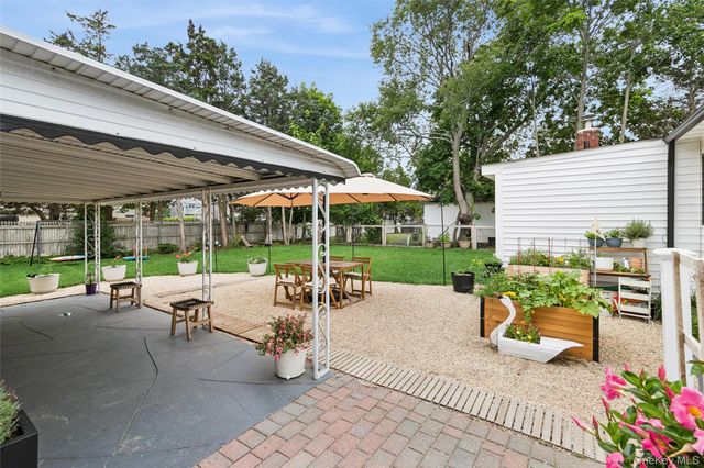 16 Winnie Road, Center Moriches, NY 11934