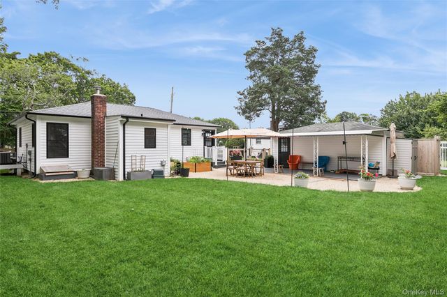 16 Winnie Road, Center Moriches, NY 11934