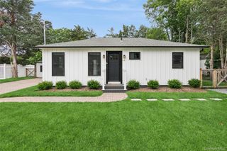 16 Winnie Road, Center Moriches, NY 11934